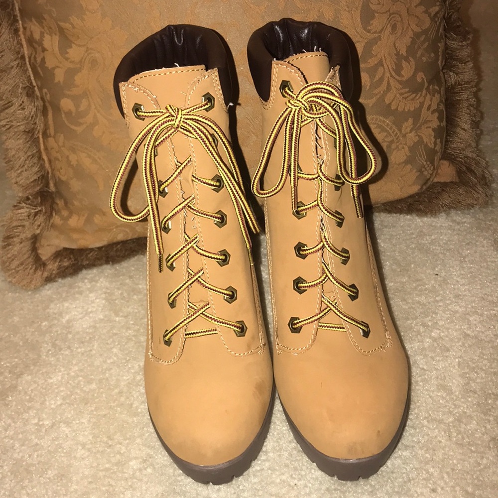 🔥Wheat WOMENS wedge boot heels🔥